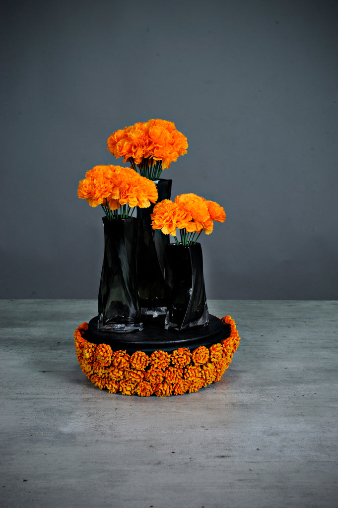 This beautiful centerpiece is the perfect addition to your Day of the Dead altar or as a centerpiece in your home. The Black Cempazuchil centerpiece is decorated with cempazuchil (Marigold) flowers. All of the flowers are individually hand-made and painted by hand.   Each centerpiece comes with a lid that allows you to place decorations on top or inside the centerpiece; if you need some inspiration, check out our pictures.