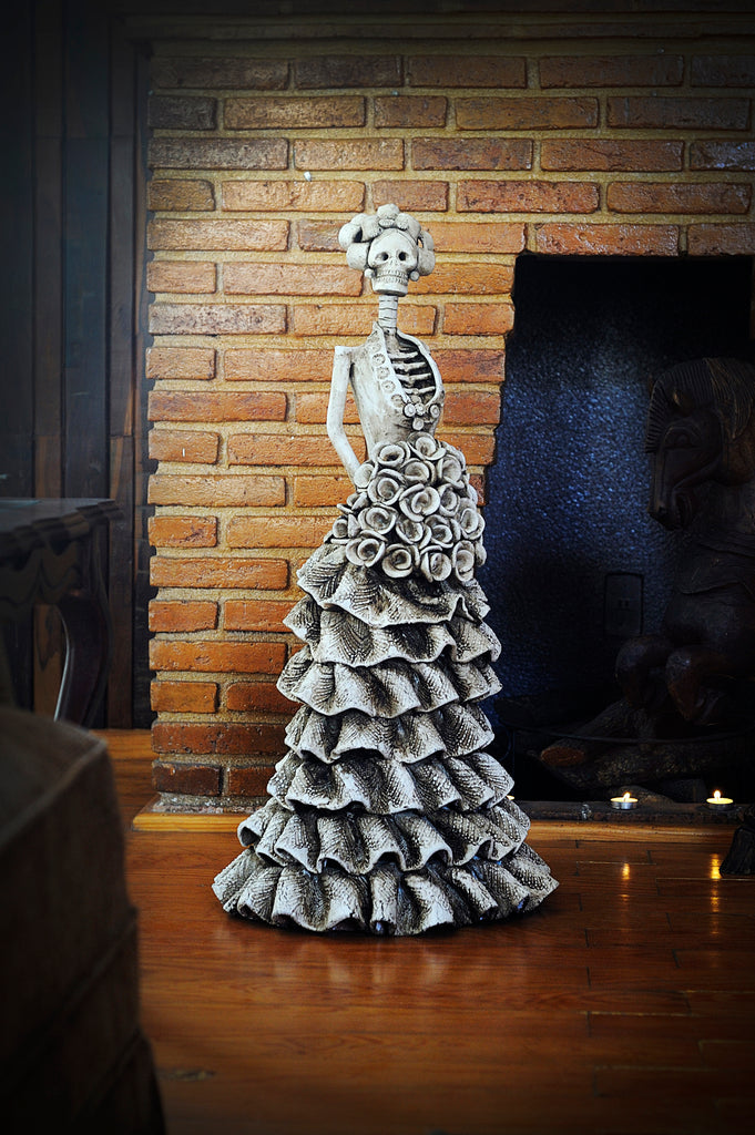 36 inch tall hand-made clay figurine, Adriana is wearing a ruffled dress and she is carrying a rose bouquet to compliment her Ivory look. This piece of Mexican culture will adorn any home beautifully. We ship worldwide.